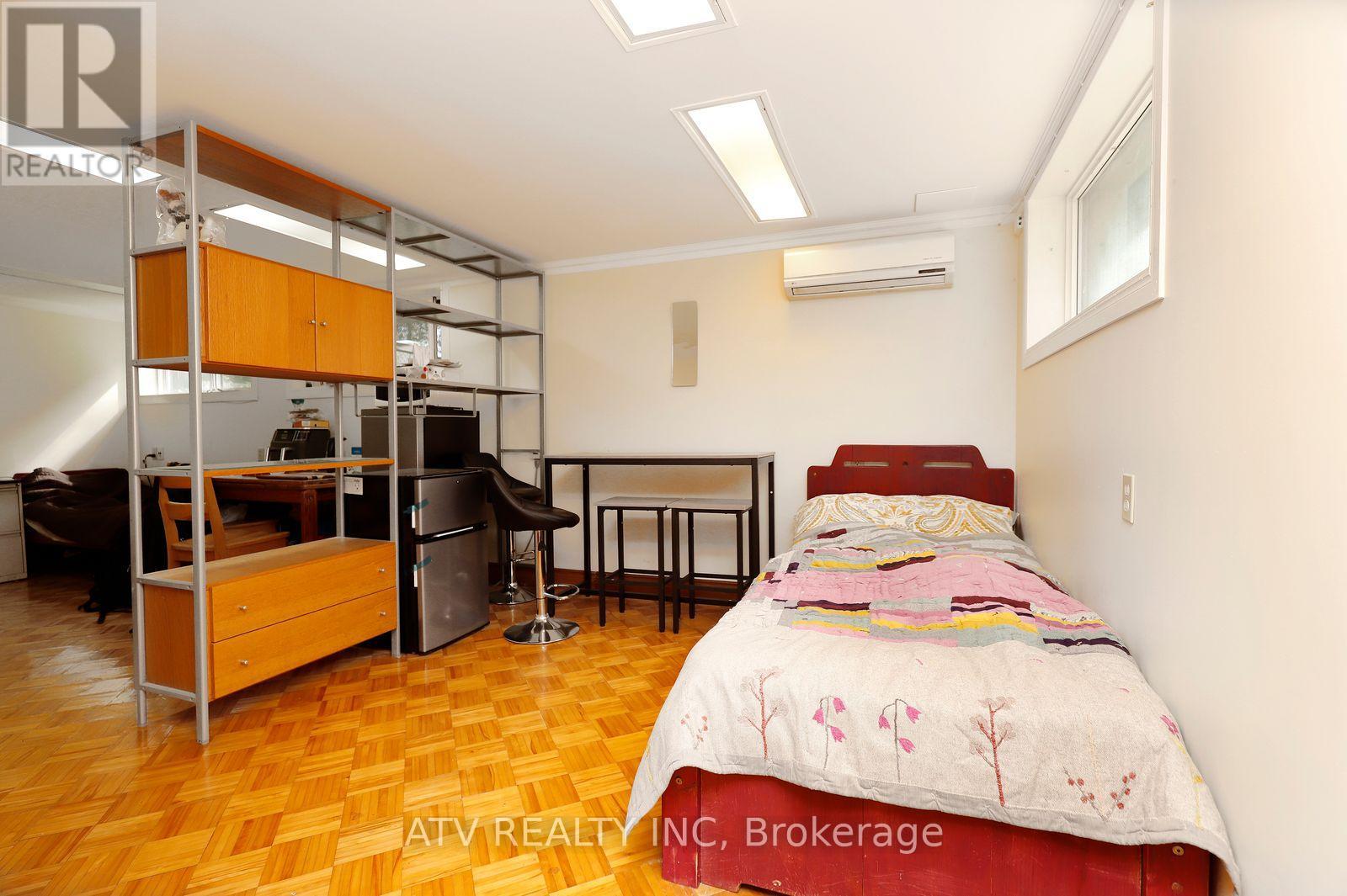 235 Saint Marks Road, Toronto, Ontario M6S 2J1 - Photo 33 - W13804706
