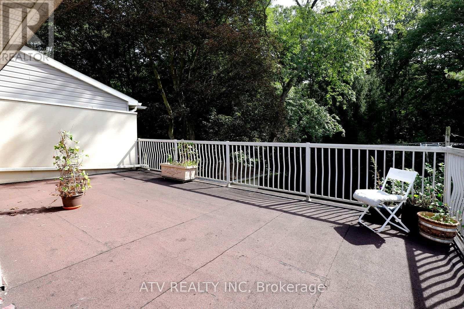 235 Saint Marks Road, Toronto, Ontario M6S 2J1 - Photo 25 - W13804706