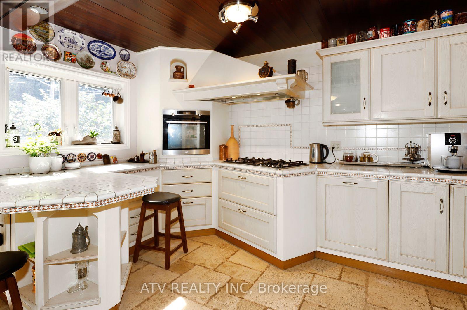 235 Saint Marks Road, Toronto, Ontario M6S 2J1 - Photo 17 - W13804706