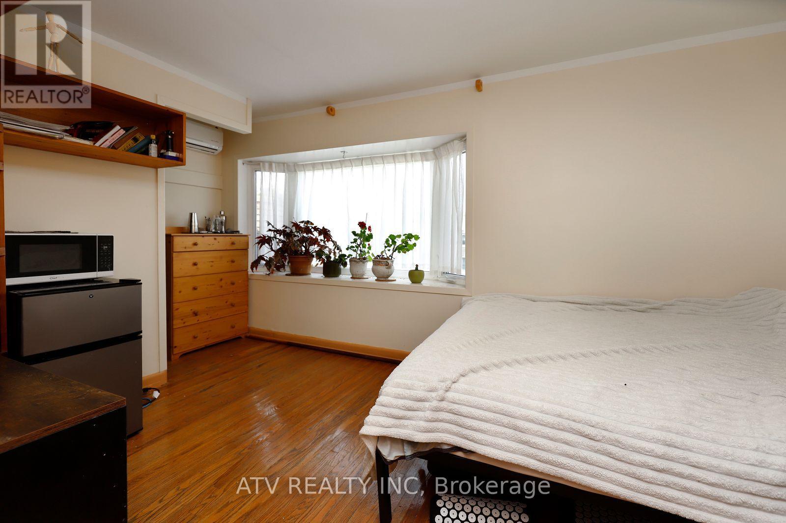 235 Saint Marks Road, Toronto, Ontario M6S 2J1 - Photo 22 - W13804706