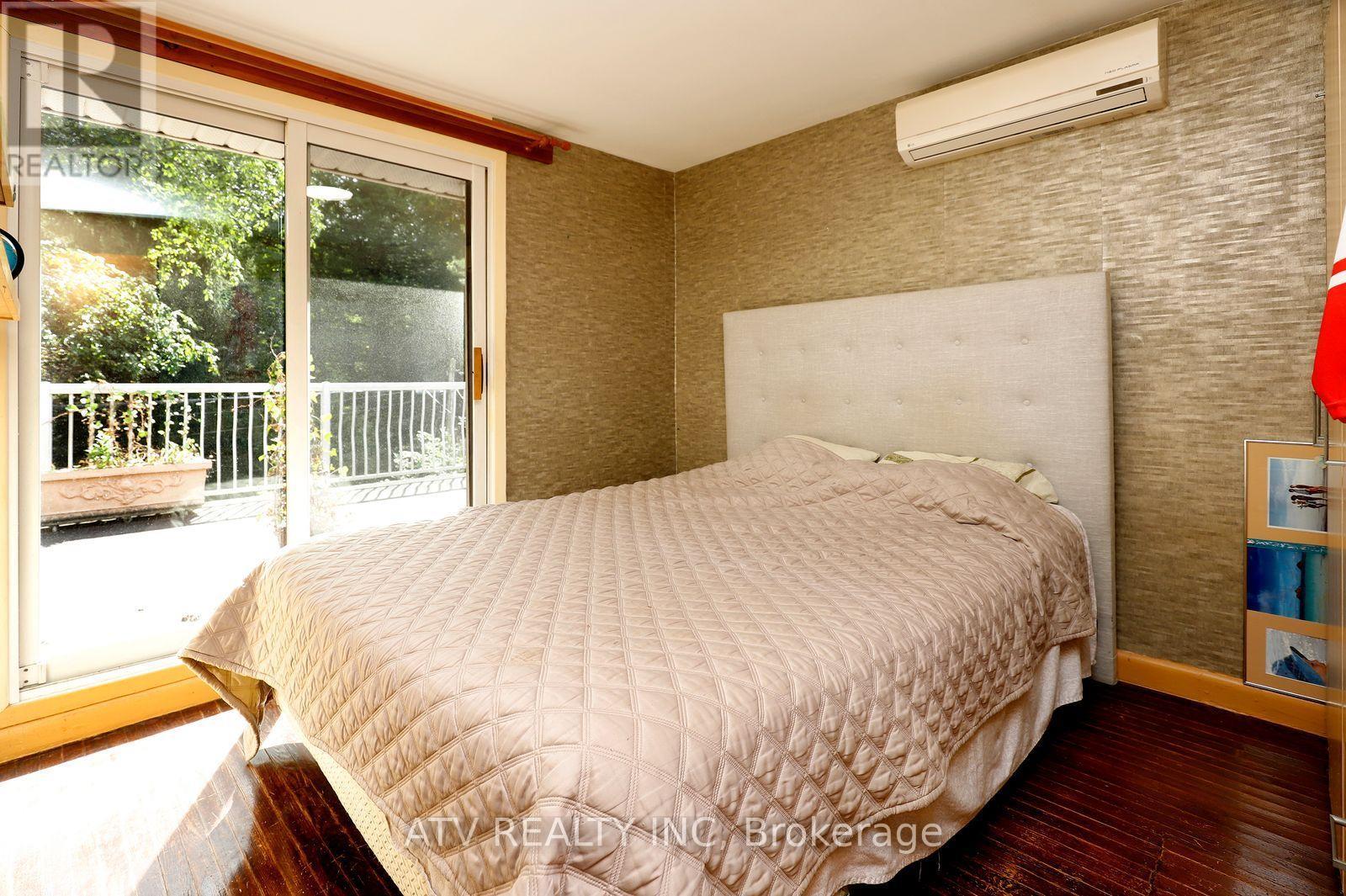 235 Saint Marks Road, Toronto, Ontario M6S 2J1 - Photo 24 - W13804706