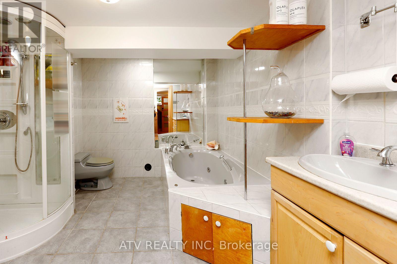 235 Saint Marks Road, Toronto, Ontario M6S 2J1 - Photo 29 - W13804706