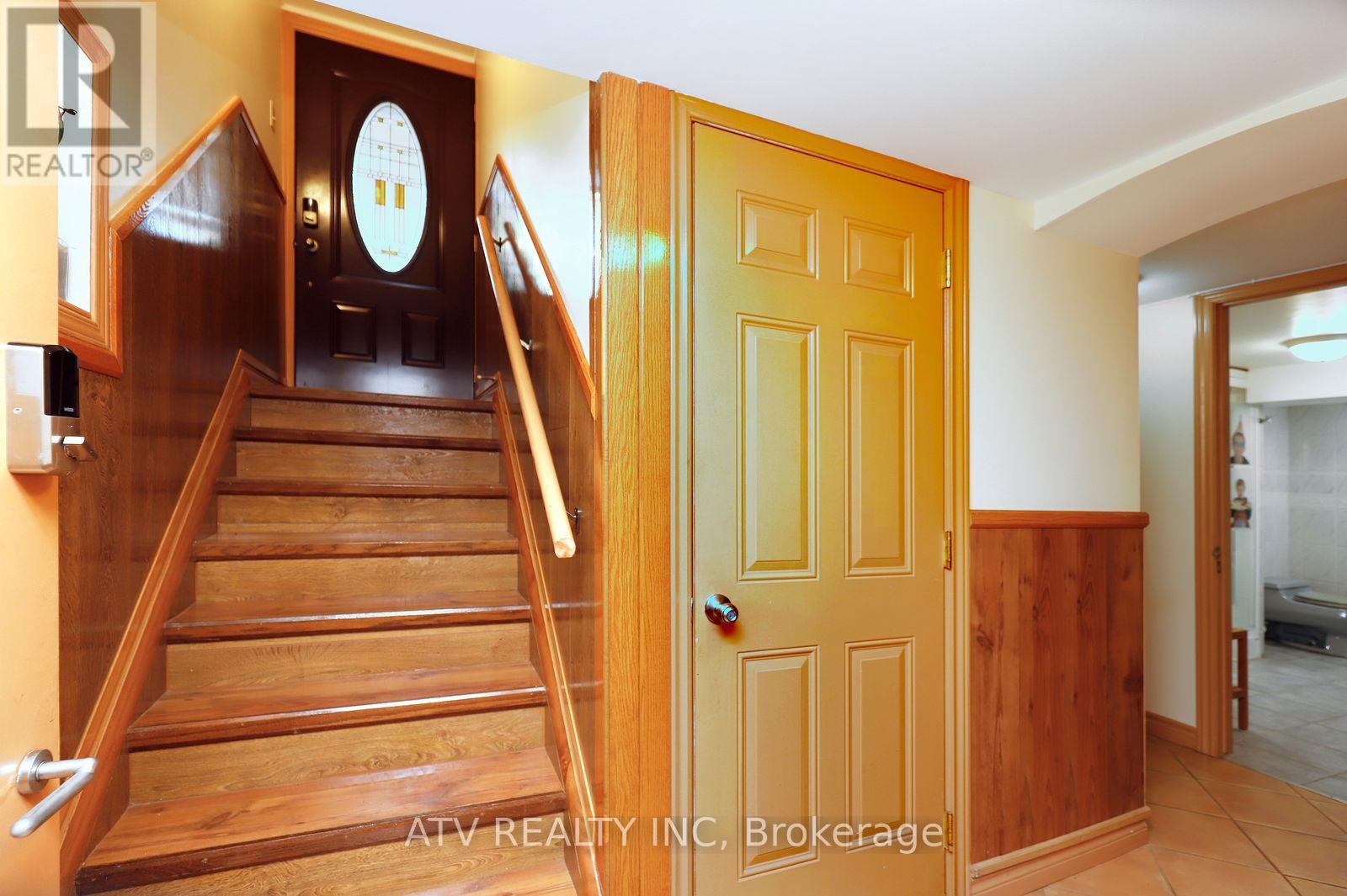 235 Saint Marks Road, Toronto, Ontario M6S 2J1 - Photo 34 - W13804706
