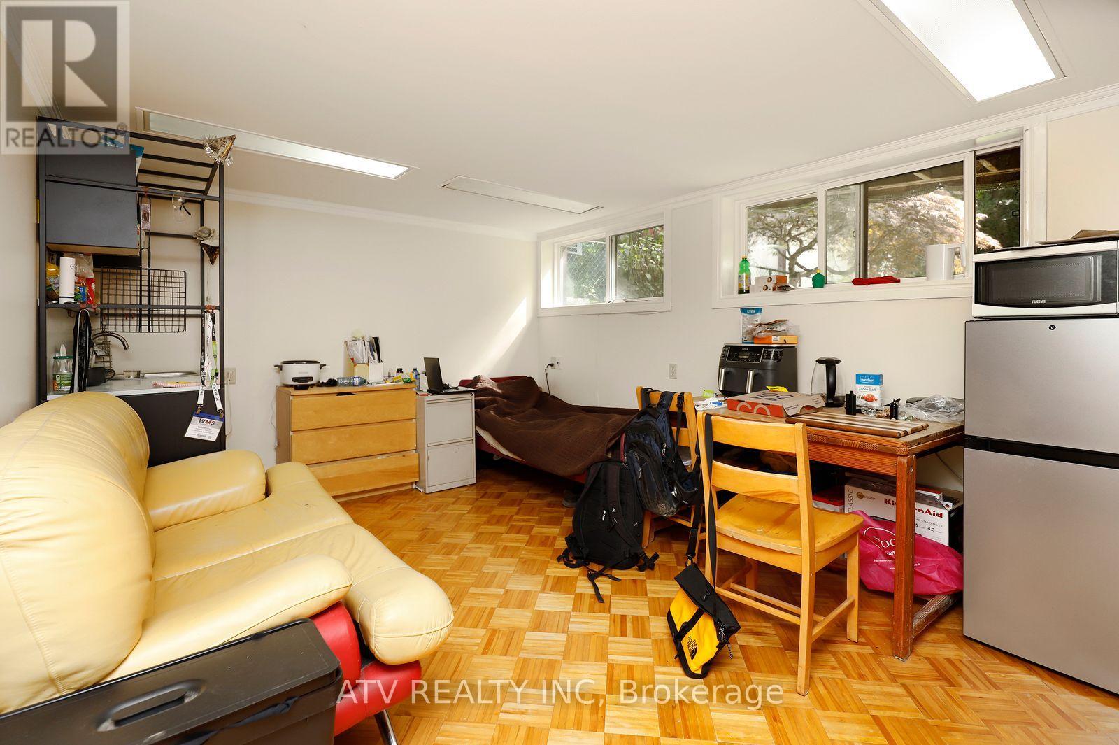 235 Saint Marks Road, Toronto, Ontario M6S 2J1 - Photo 32 - W13804706