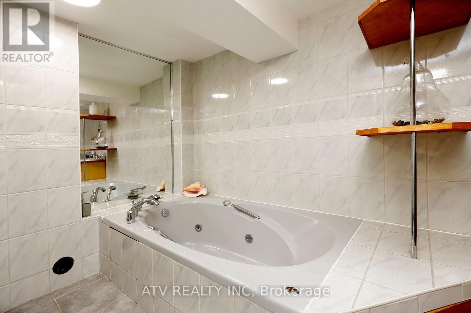 235 Saint Marks Road, Toronto, Ontario M6S 2J1 - Photo 30 - W13804706