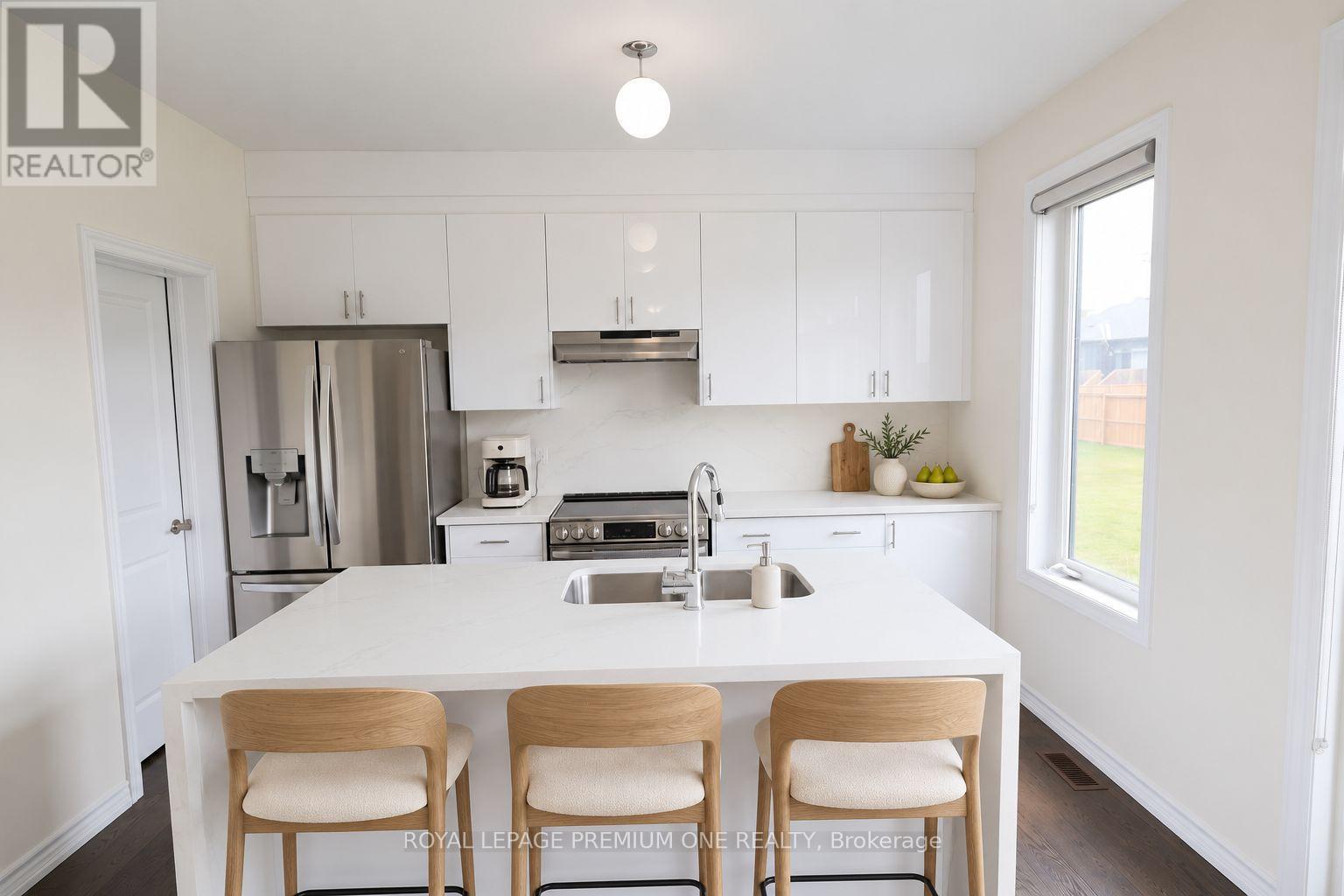 13 Simona Avenue, Wasaga Beach, Ontario  L9Z 0L5 - Photo 7 - S13761134
