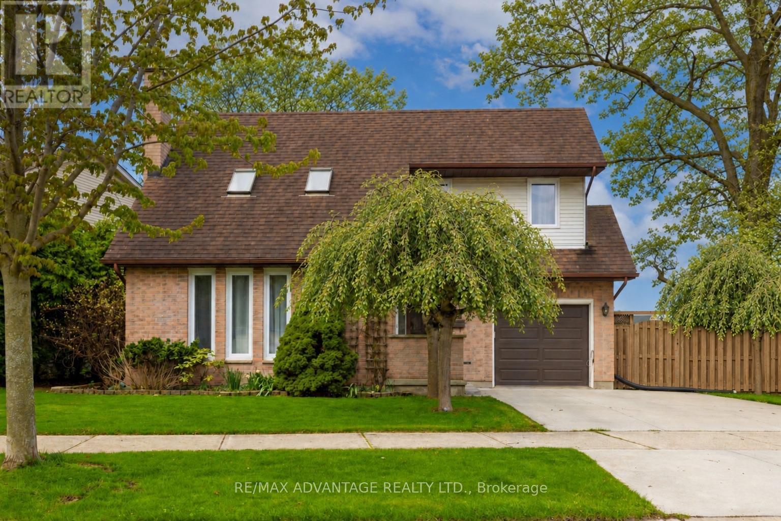 $649,900122 Barrydale Crescent, London North, Ontario