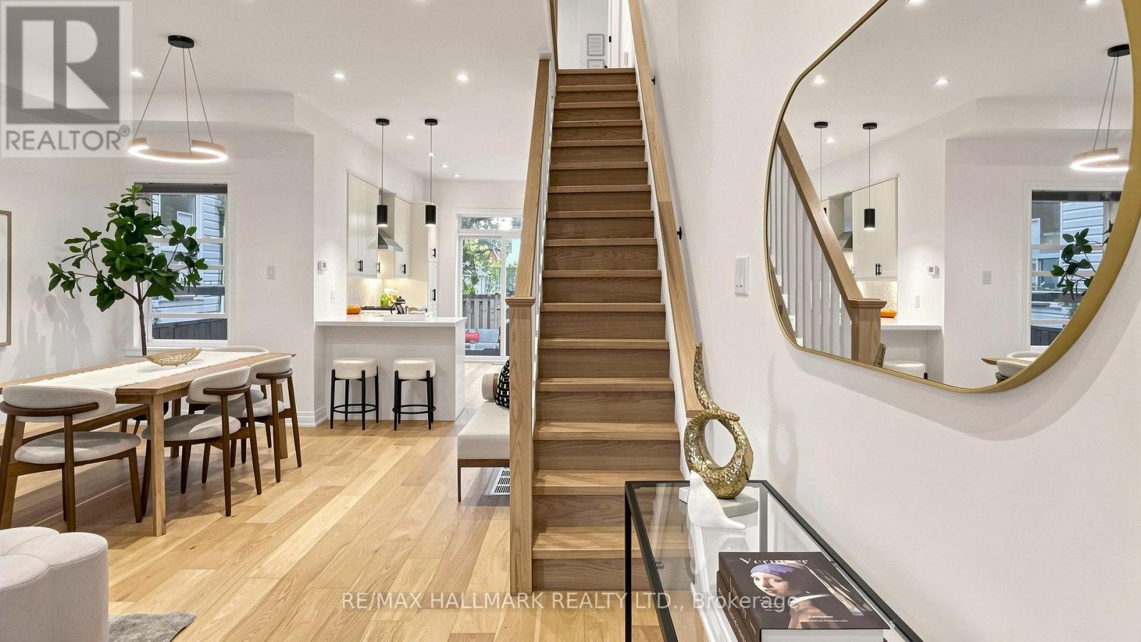 82 Caroline Avenue, Toronto, Ontario  M4M 2X7 - Photo 2 - E13821934