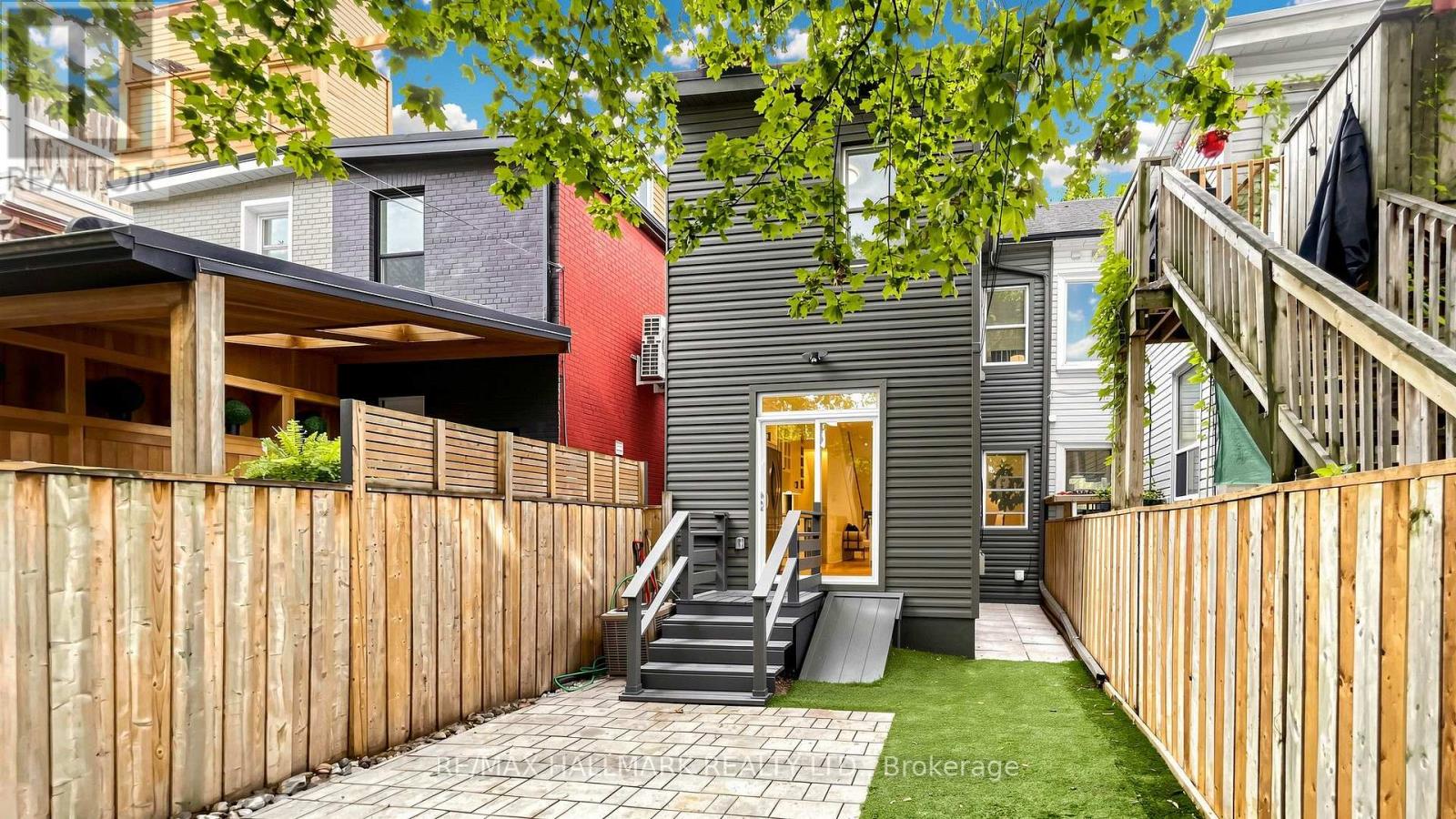 82 Caroline Avenue, Toronto, Ontario  M4M 2X7 - Photo 27 - E13821934