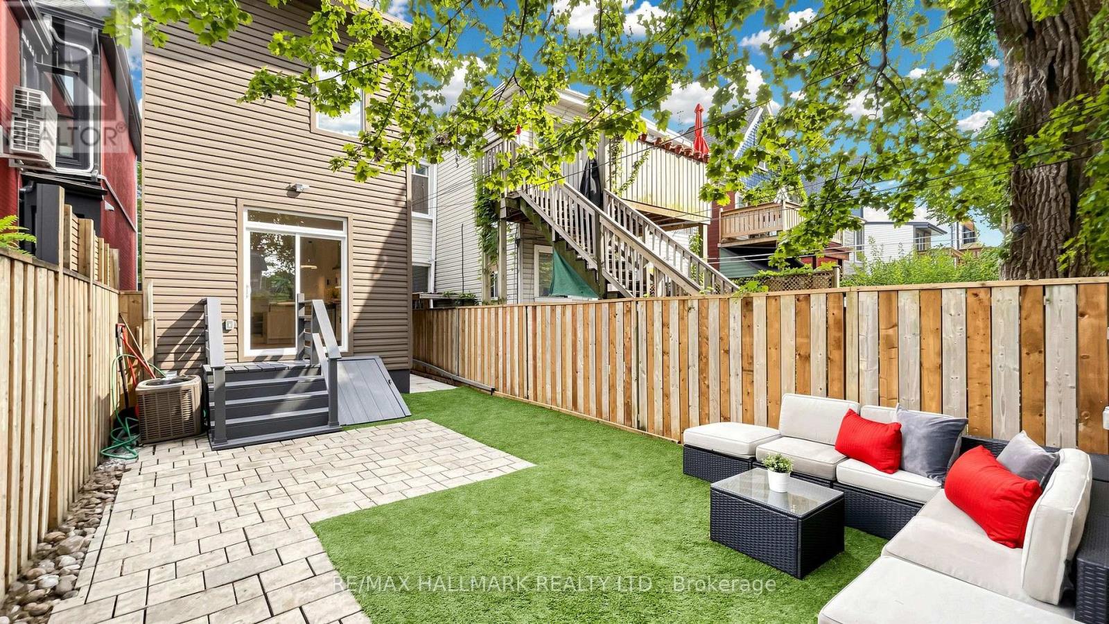 82 Caroline Avenue, Toronto, Ontario  M4M 2X7 - Photo 28 - E13821934