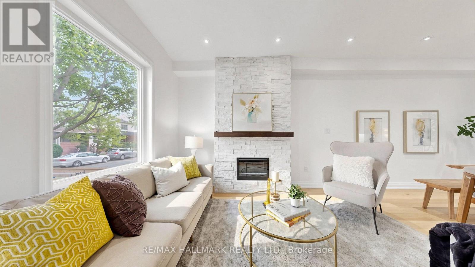 82 Caroline Avenue, Toronto, Ontario  M4M 2X7 - Photo 4 - E13821934