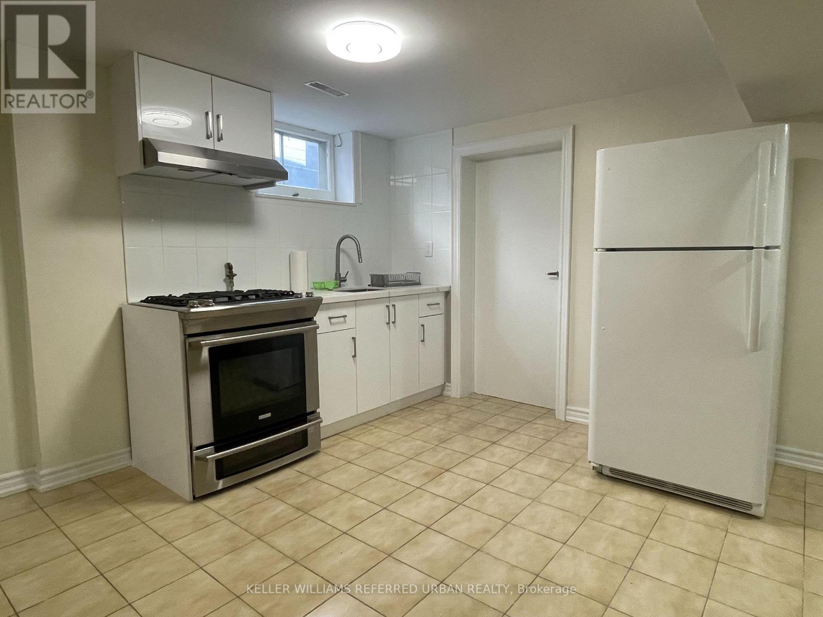 Bsmt - 384 Maple Leaf Drive, Toronto, Ontario  M6L 1P6 - Photo 4 - W13821916