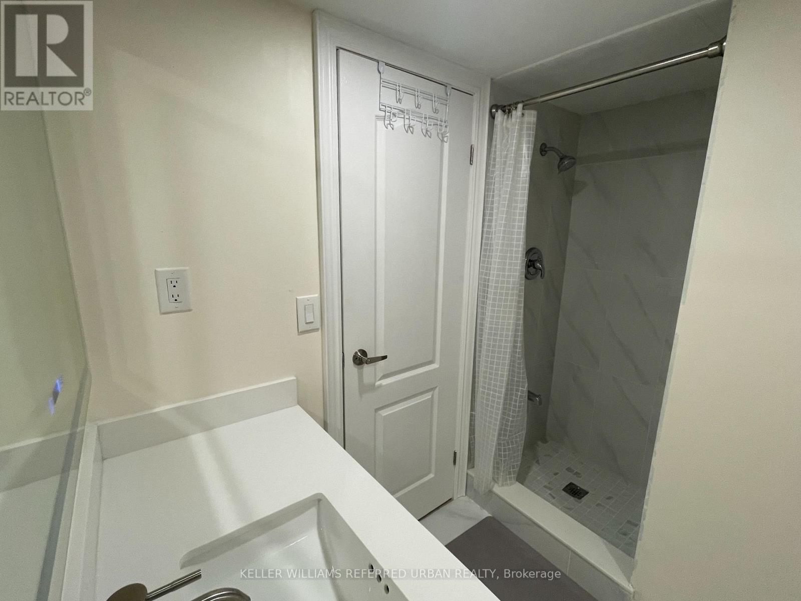 Bsmt - 384 Maple Leaf Drive, Toronto, Ontario  M6L 1P6 - Photo 8 - W13821916