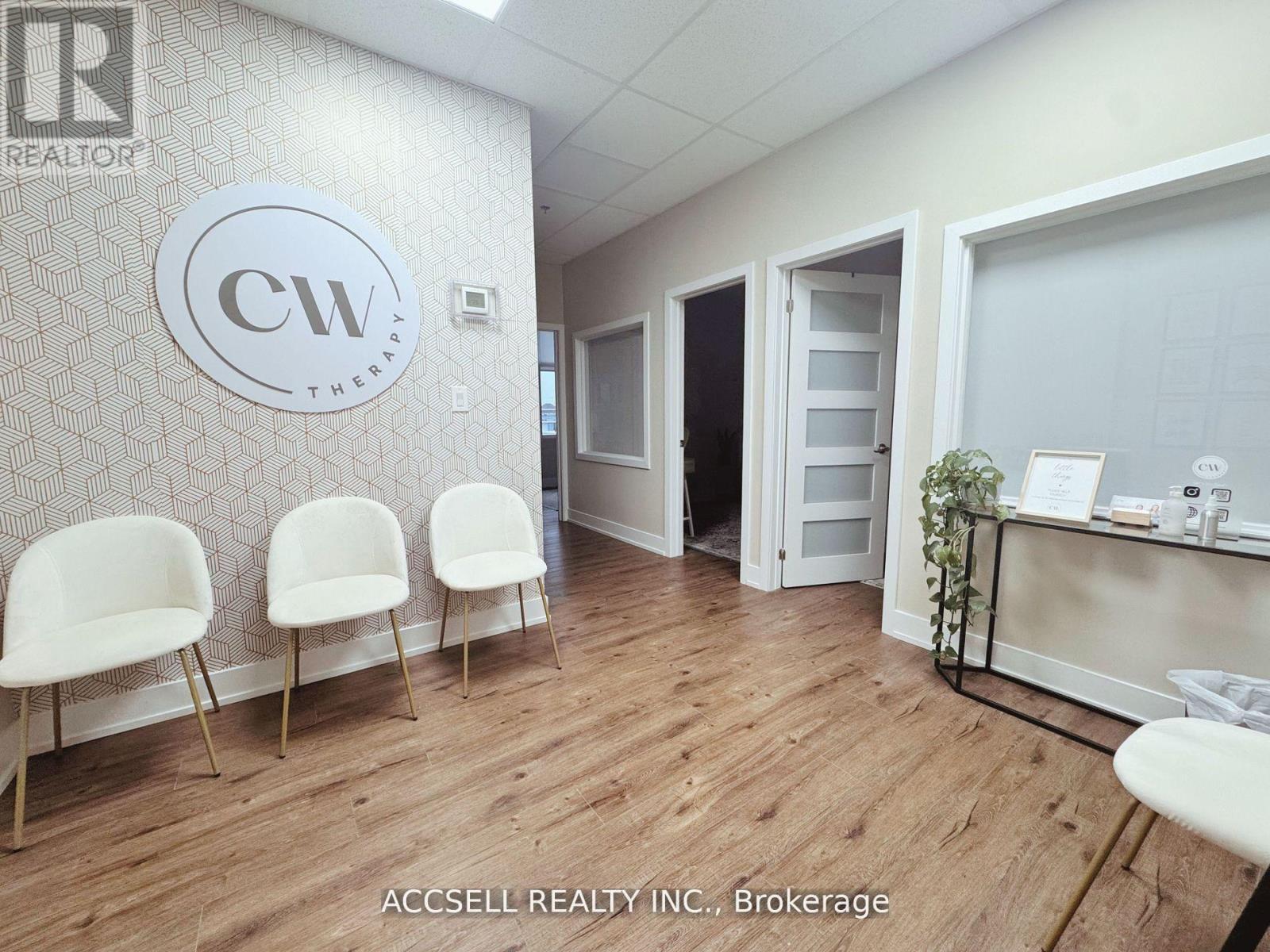 213 - 3485 Rebecca Street, Oakville, Ontario  L6L 6X9 - Photo 2 - W13821932