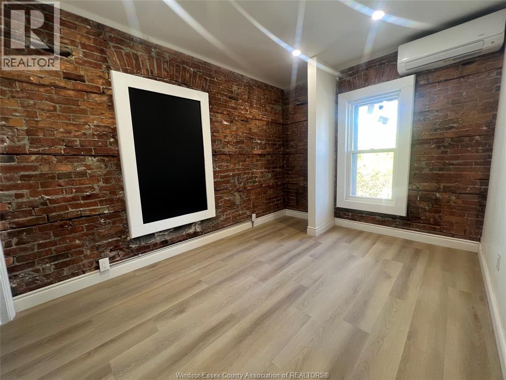 429 Wyandotte Unit# Lower, Windsor, Ontario  N9A 5X5 - Photo 2 - 26017636