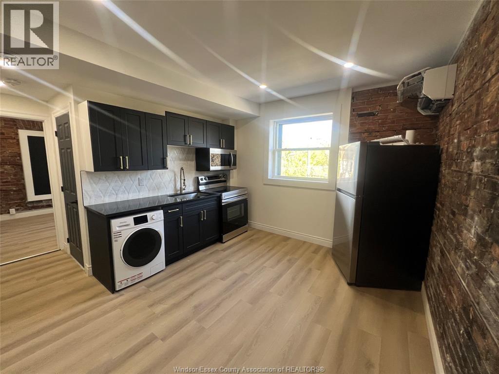 429 Wyandotte Unit# Lower, Windsor, Ontario  N9A 5X5 - Photo 3 - 26017636