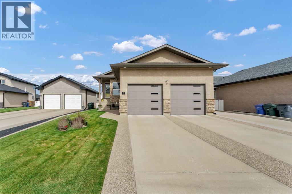 8 Sundance Close Sw, Medicine Hat, Alberta  T1B 4V5 - Photo 1 - A2344293