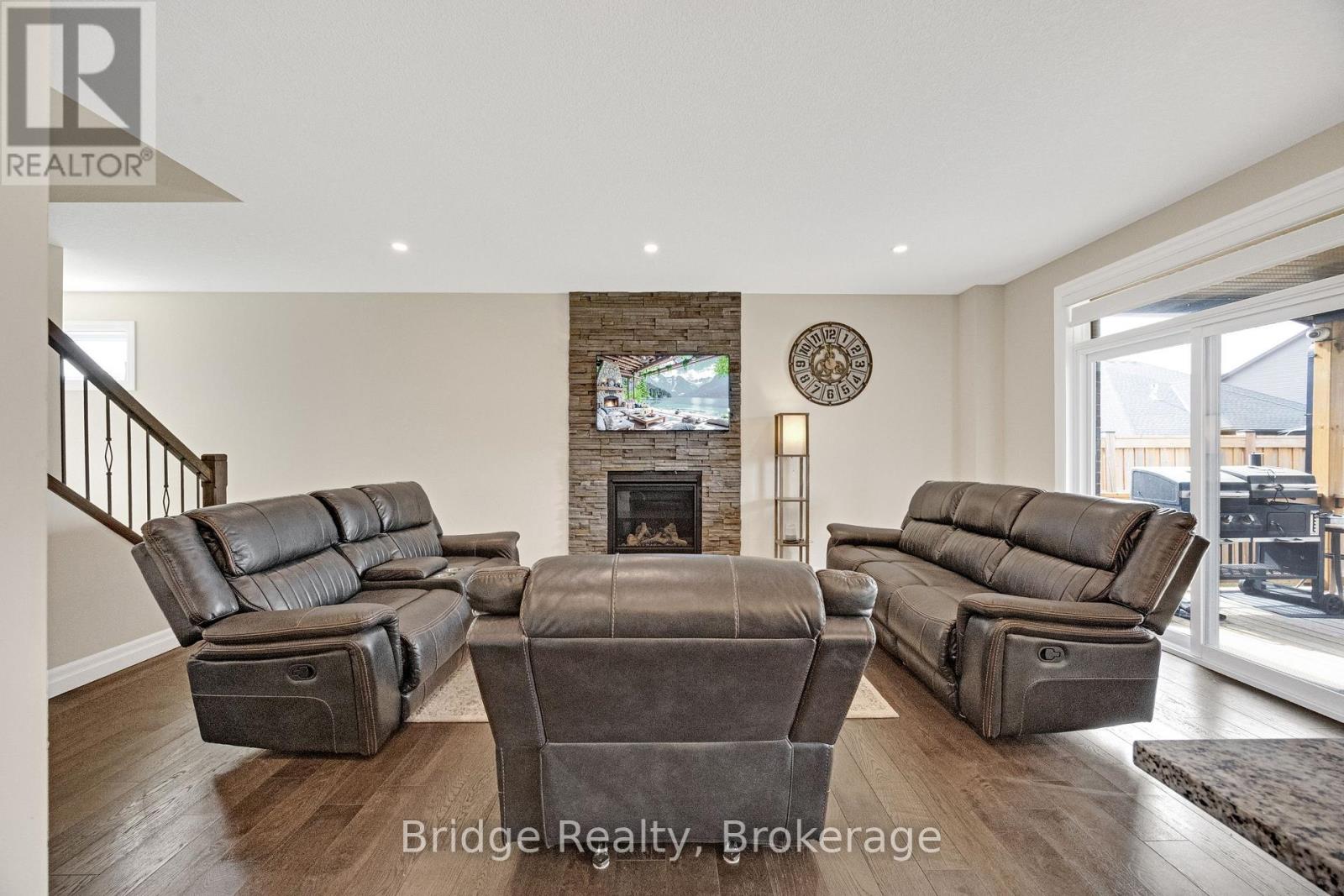 256 Tamarack Boulevard, Woodstock (Woodstock - North), Ontario  N4S 0E2 - Photo 12 - X13822048