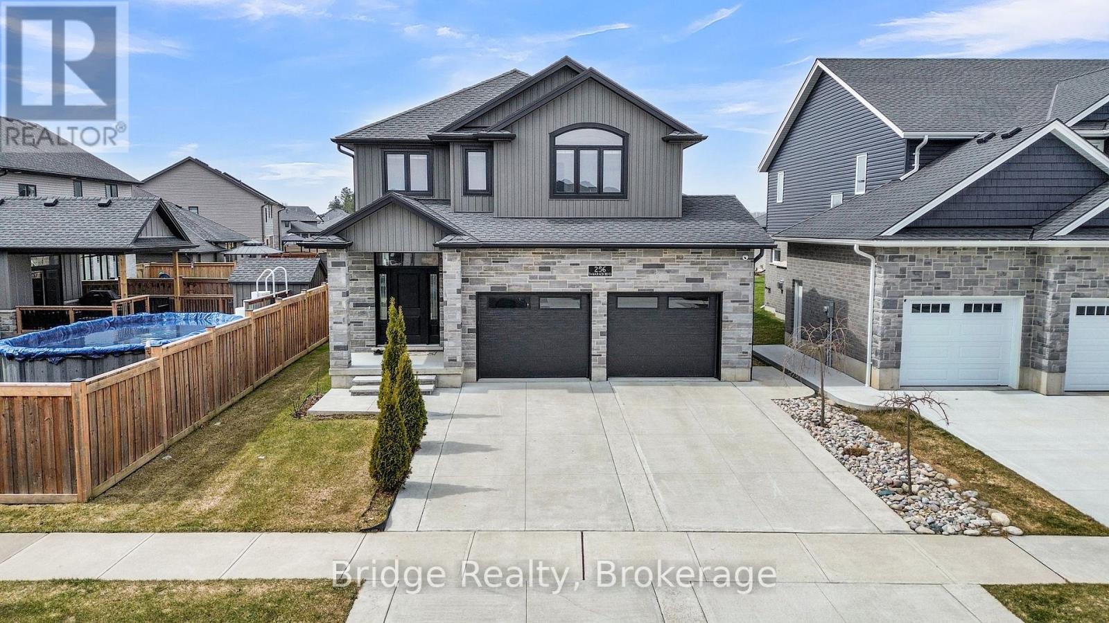 256 Tamarack Boulevard, Woodstock (Woodstock - North), Ontario  N4S 0E2 - Photo 2 - X13822048