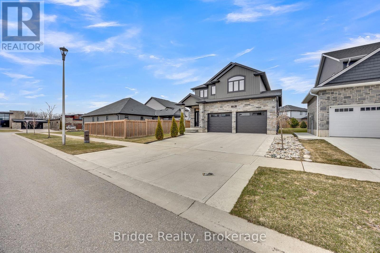 256 Tamarack Boulevard, Woodstock (Woodstock - North), Ontario  N4S 0E2 - Photo 3 - X13822048