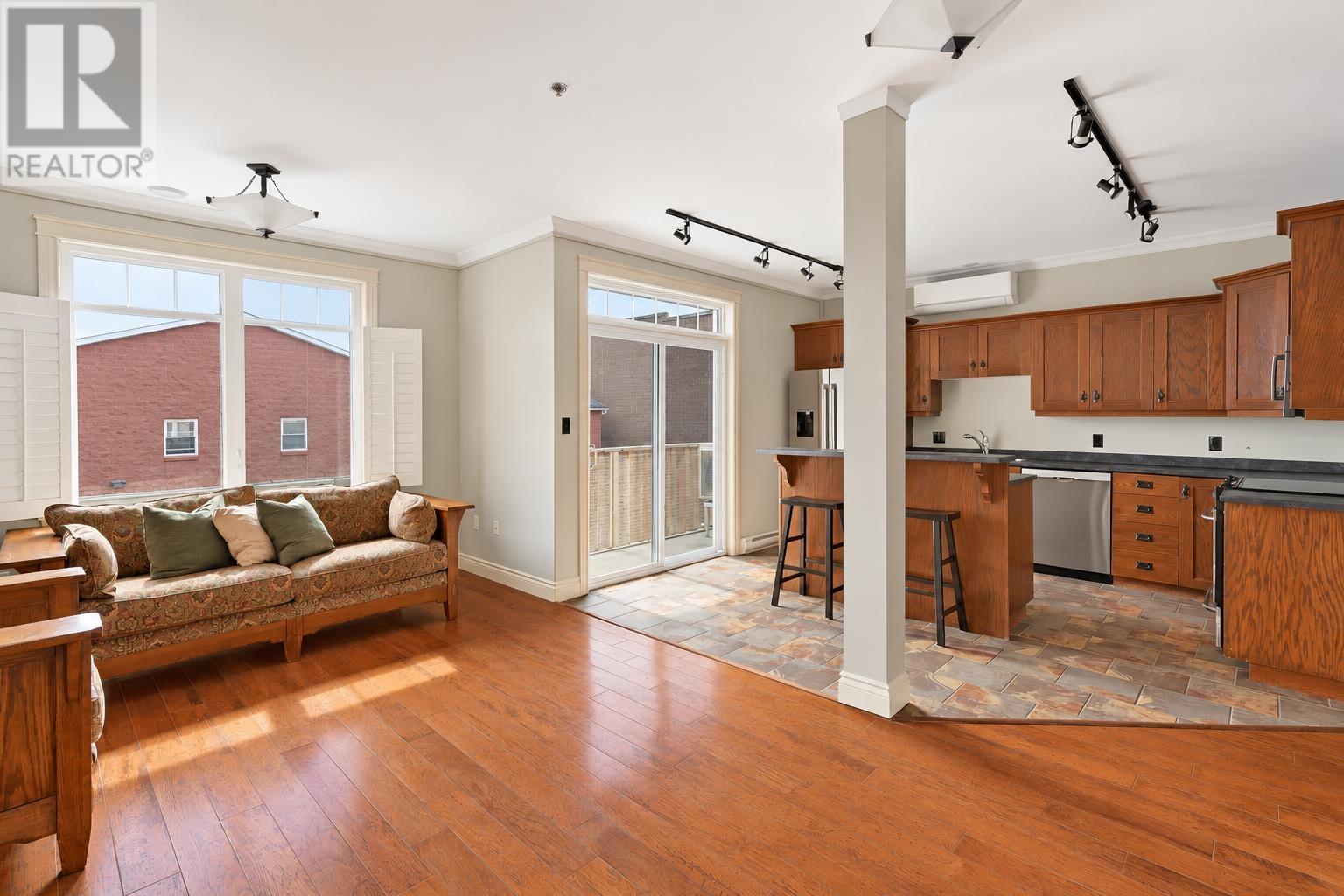 302 111 Richmond Street, Charlottetown, Prince Edward Island  C1A 1H7 - Photo 2 - 202624133