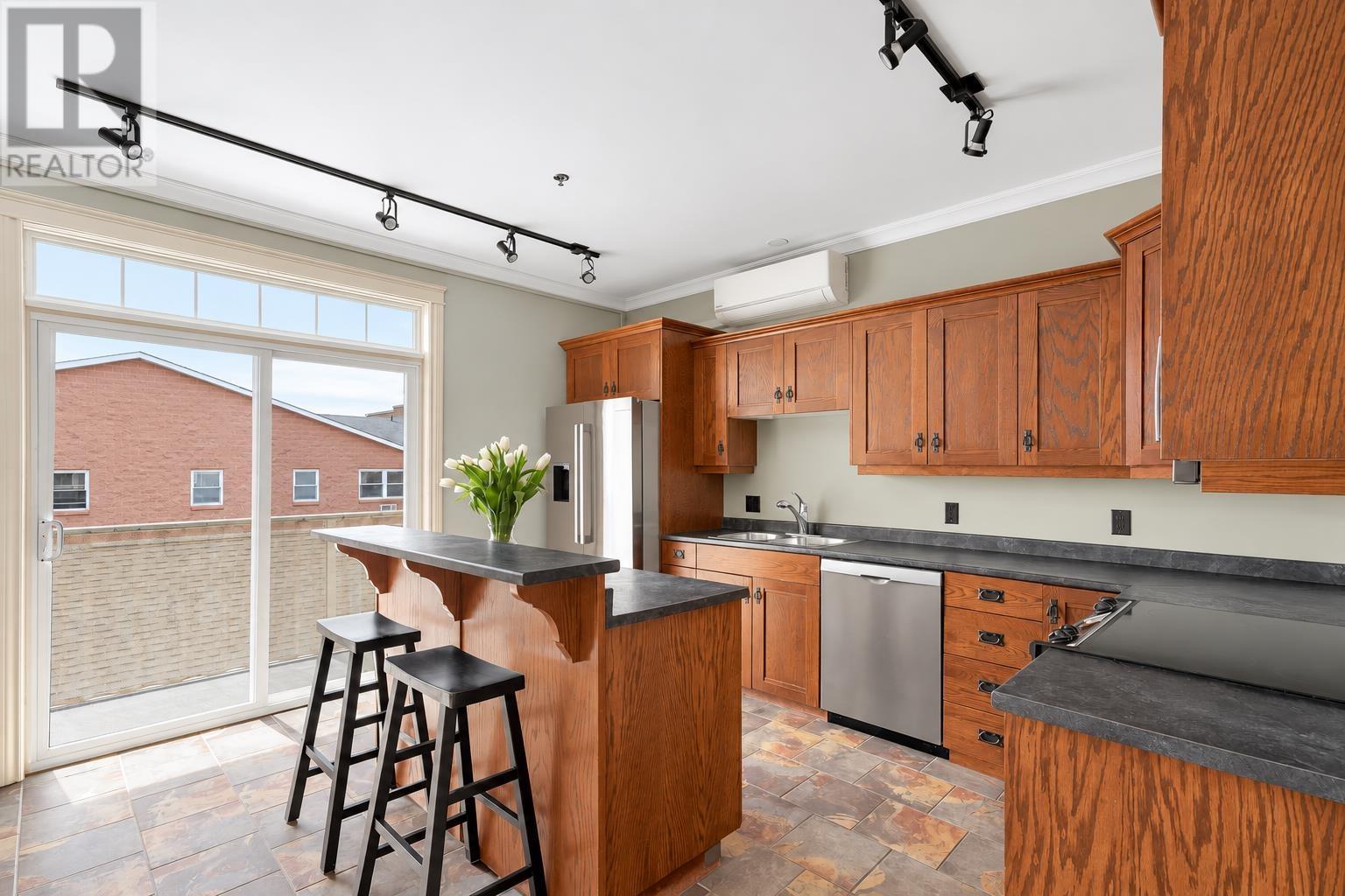 302 111 Richmond Street, Charlottetown, Prince Edward Island  C1A 1H7 - Photo 3 - 202624133