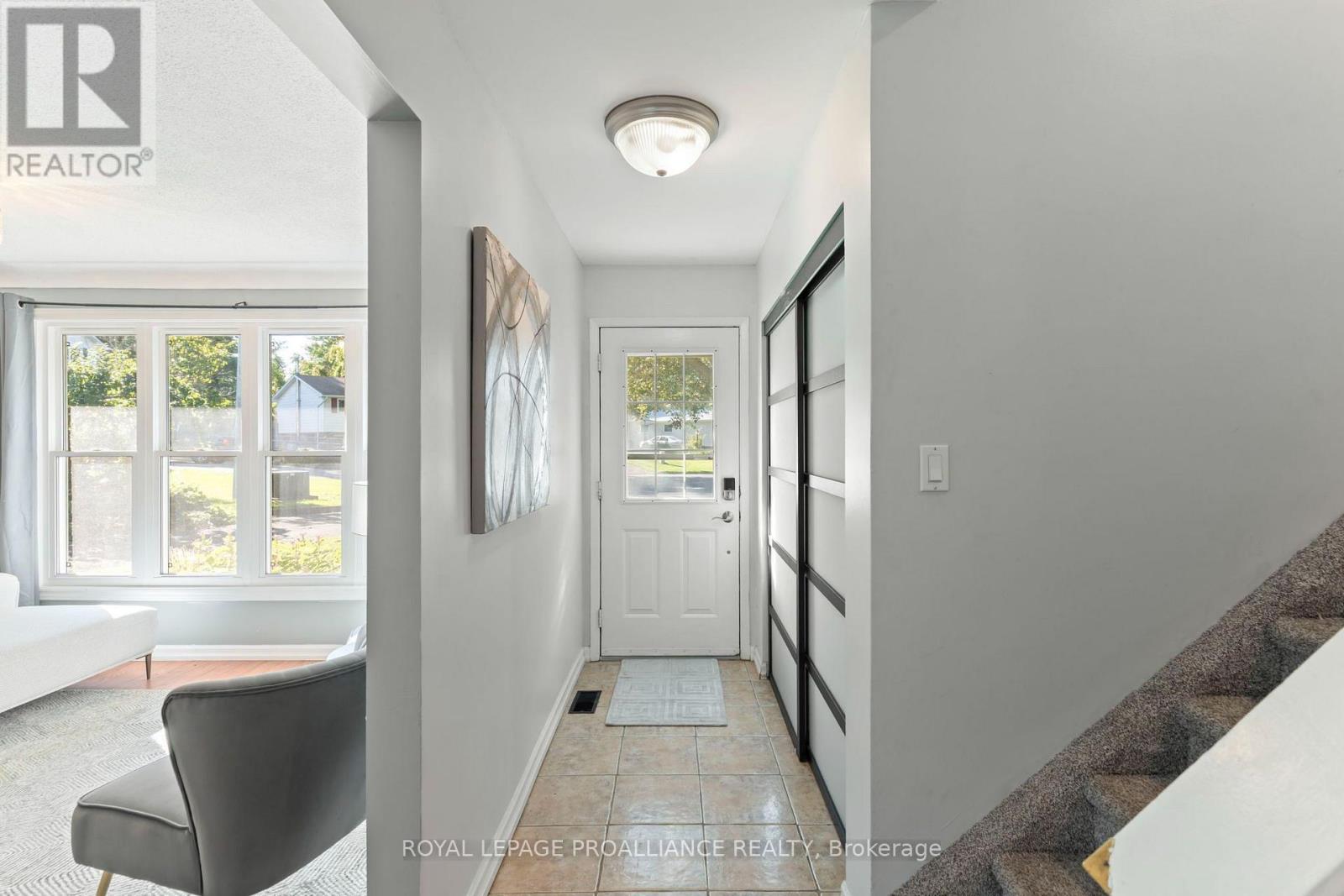 28 Massey Place, Brockville, Ontario  K6V 3V9 - Photo 3 - X13822124