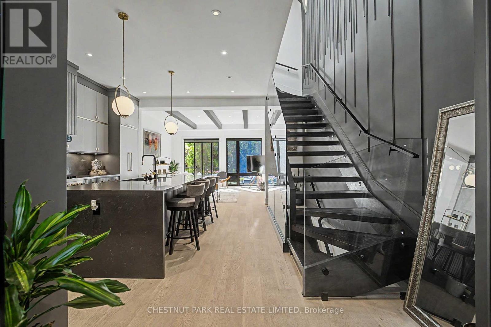 150 Sheldon Avenue, Toronto, Ontario M8W 4L6 - Photo 2 - W13794984