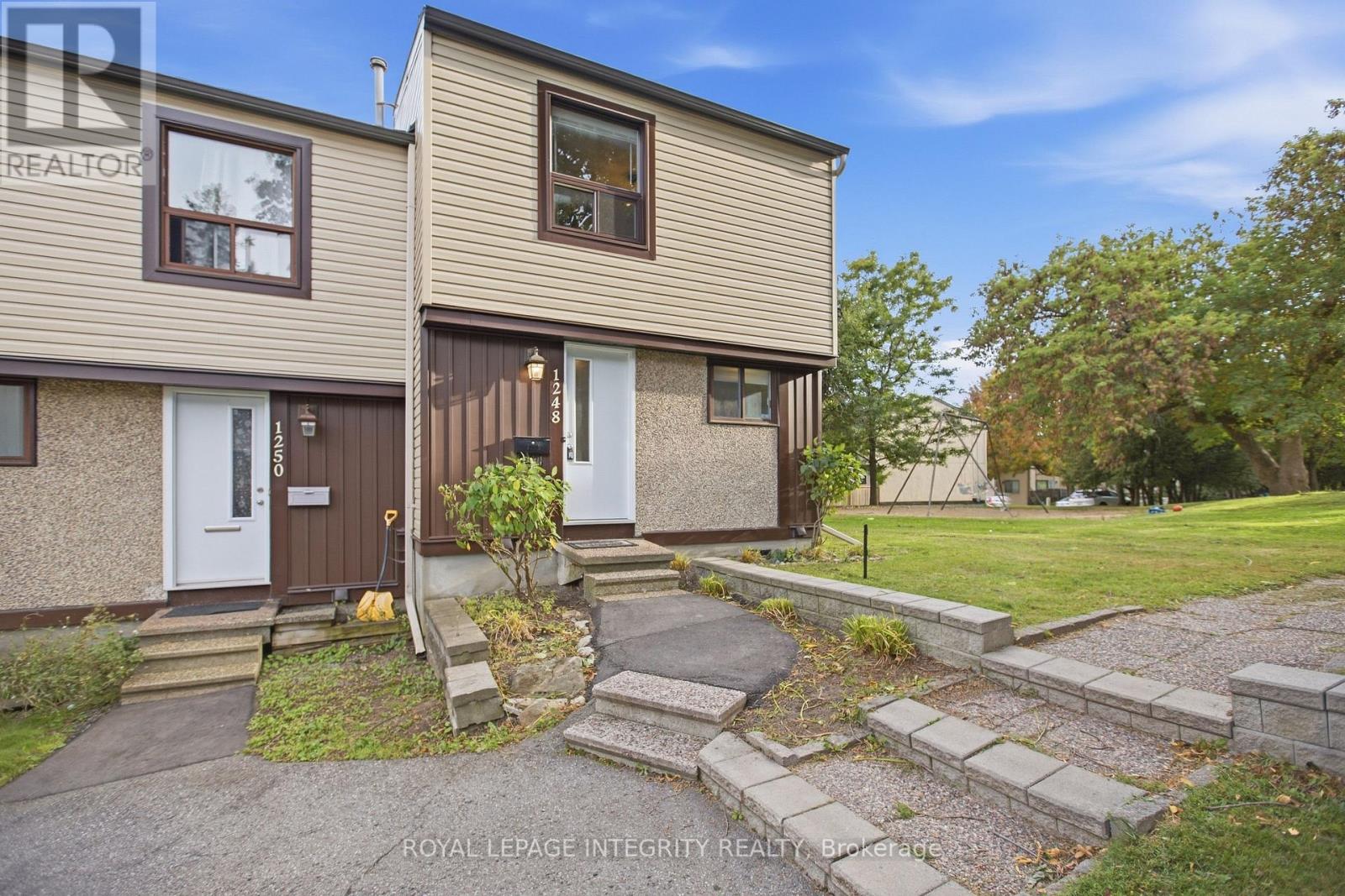 1248 Bethamy Lane, Ottawa, Ontario  K1J 8P4 - Photo 2 - X13792156