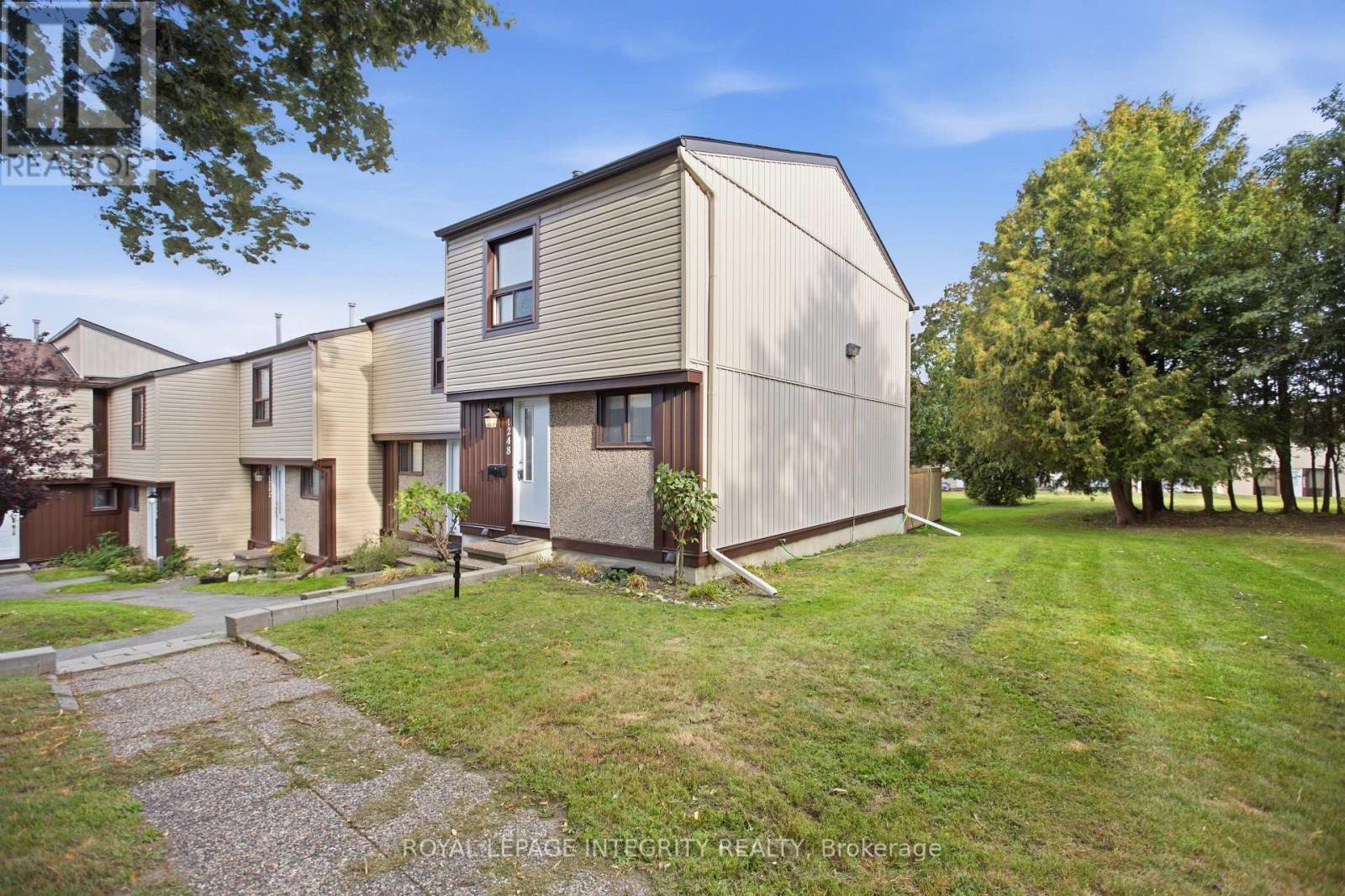 1248 Bethamy Lane, Ottawa, Ontario  K1J 8P4 - Photo 3 - X13792156