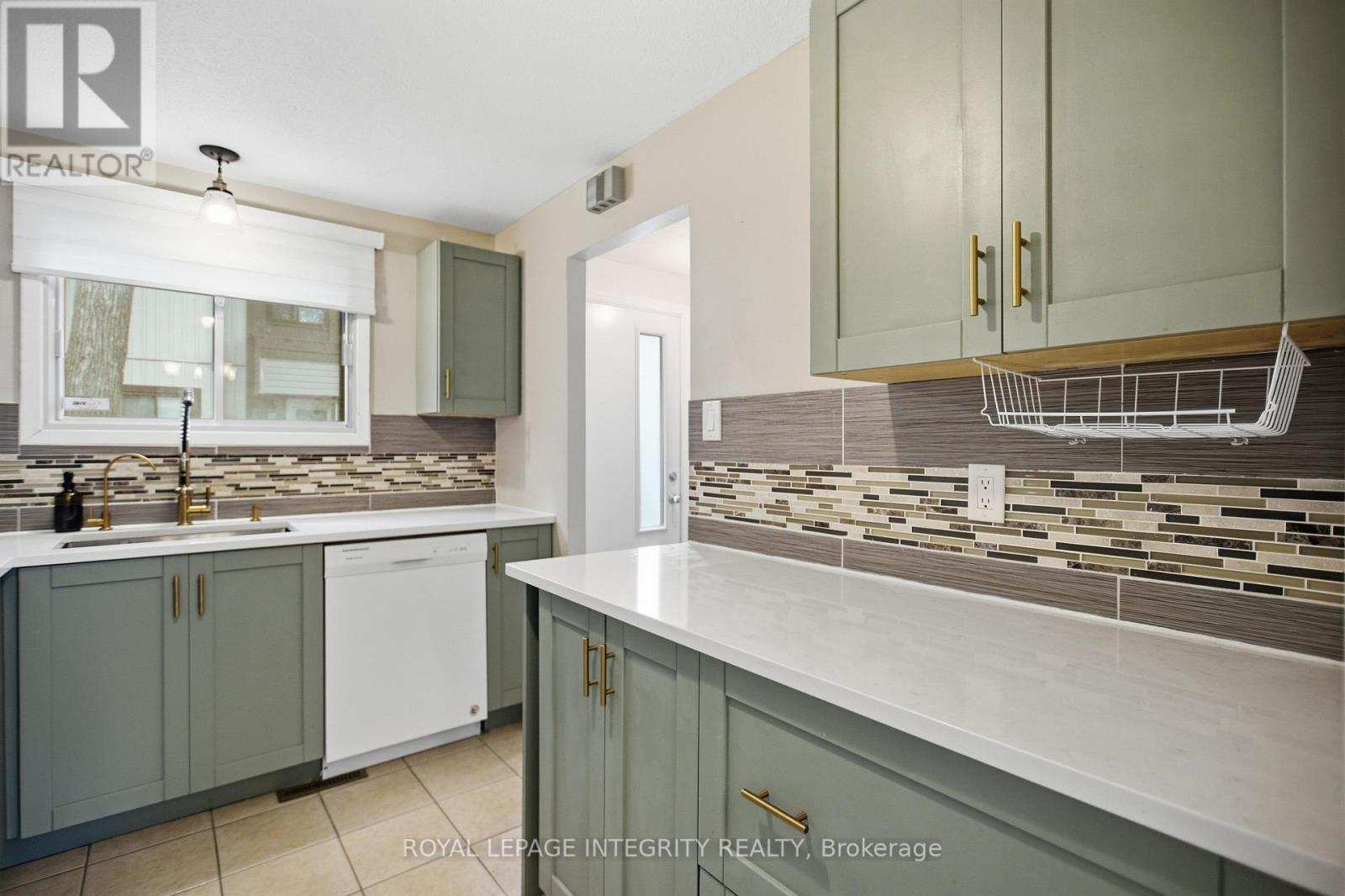 1248 Bethamy Lane, Ottawa, Ontario  K1J 8P4 - Photo 7 - X13792156