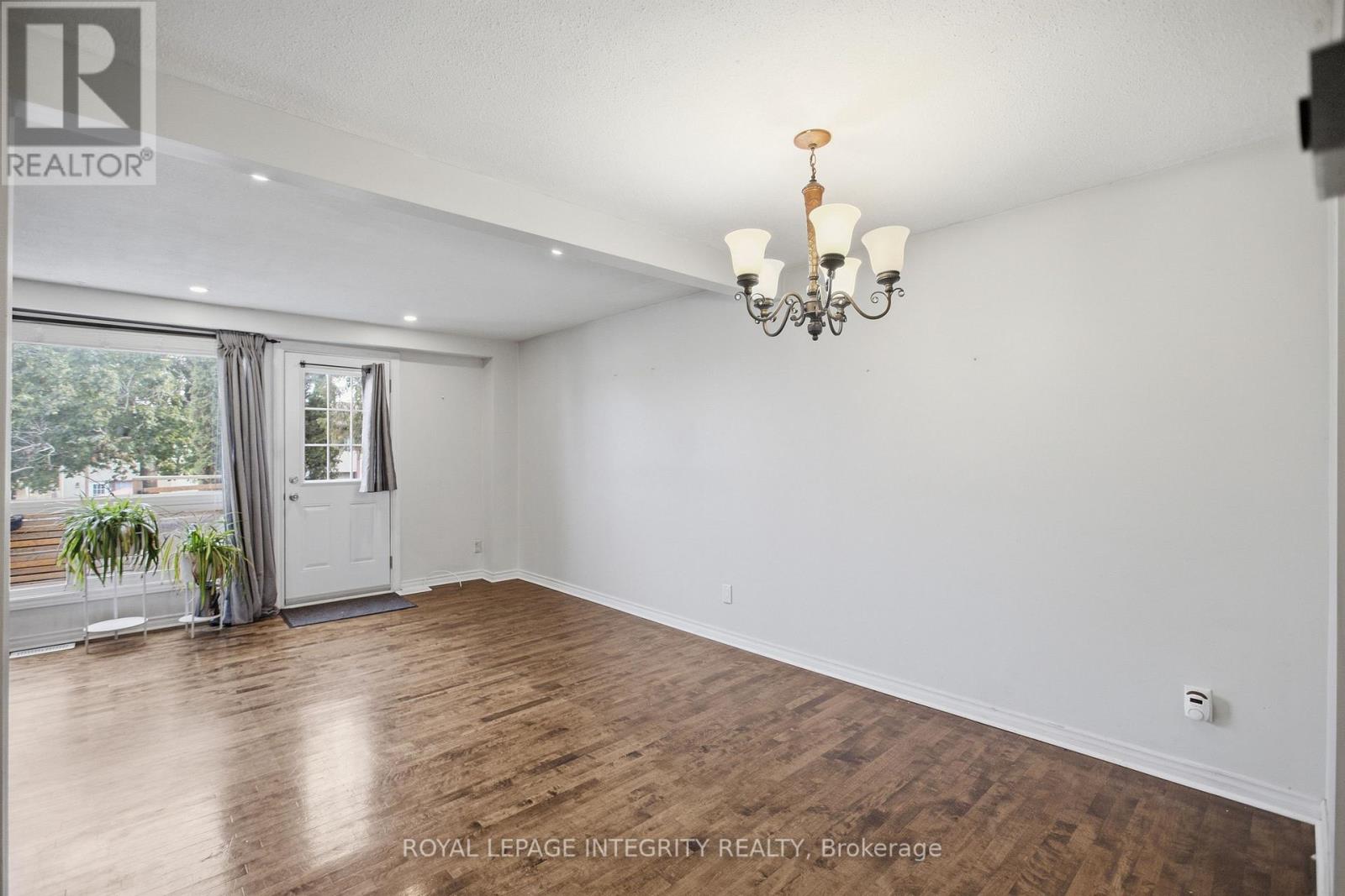 1248 Bethamy Lane, Ottawa, Ontario  K1J 8P4 - Photo 9 - X13792156