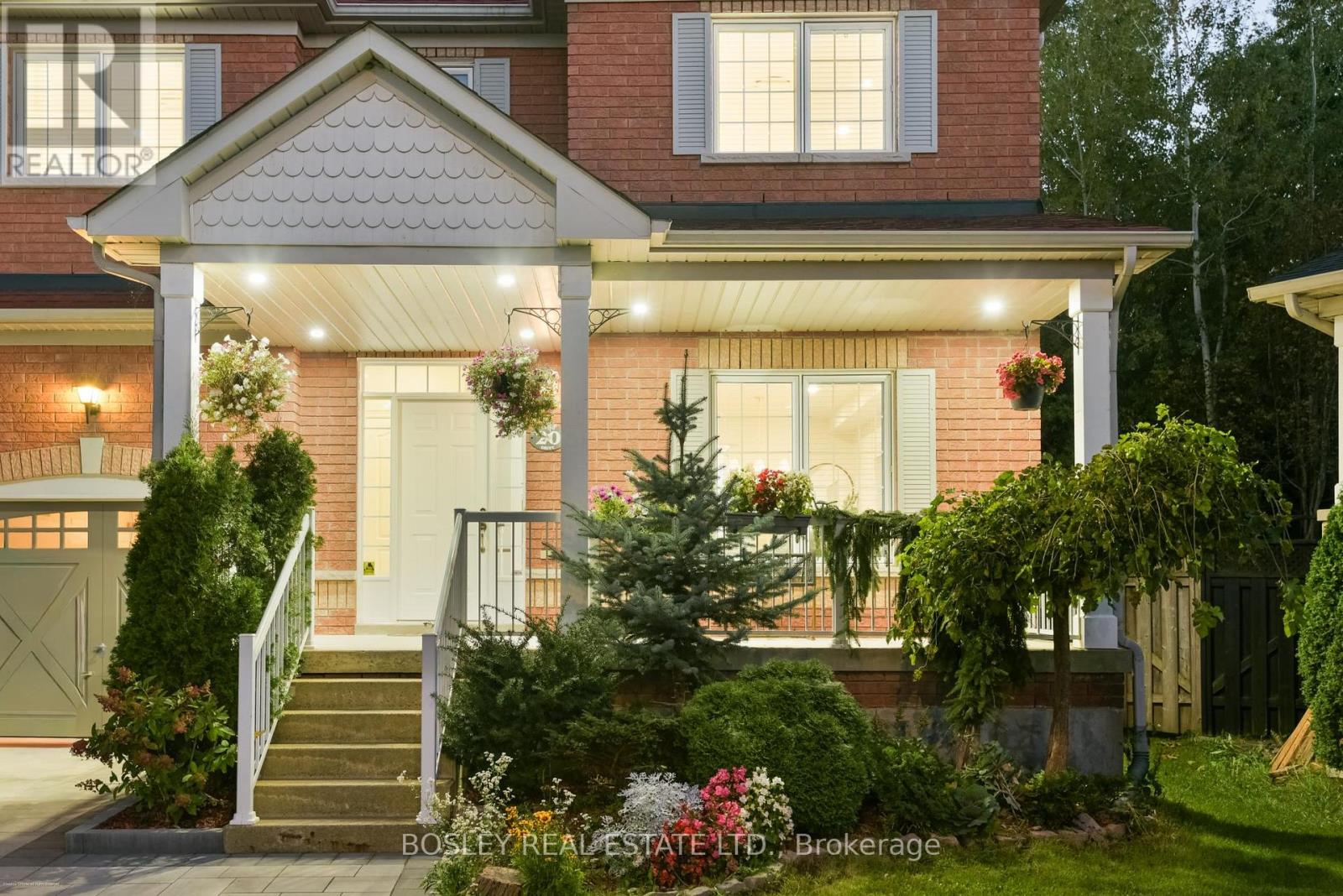 20 Trish Drive, Richmond Hill, Ontario  L4E 5C5 - Photo 2 - N13821926