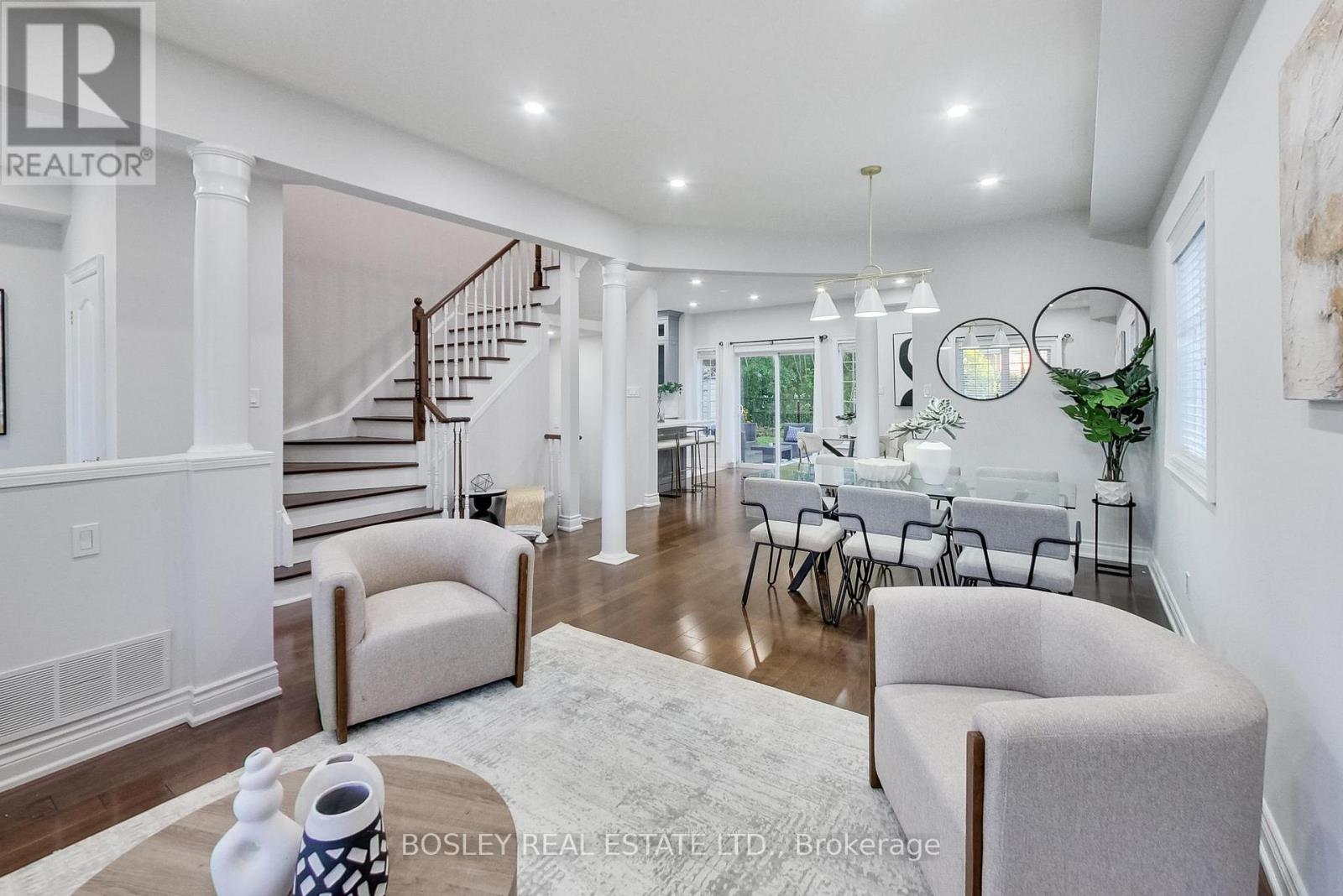 20 Trish Drive, Richmond Hill, Ontario  L4E 5C5 - Photo 6 - N13821926
