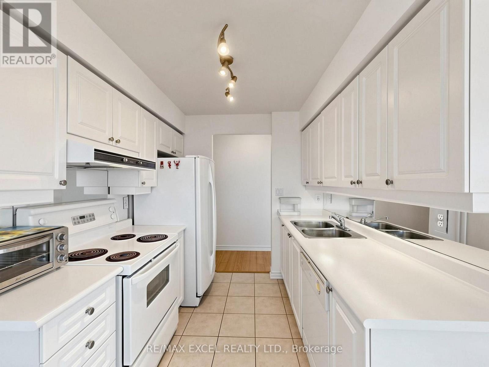 2010 - 1 Rean Drive, Toronto, Ontario  M2K 3C1 - Photo 13 - C13822066
