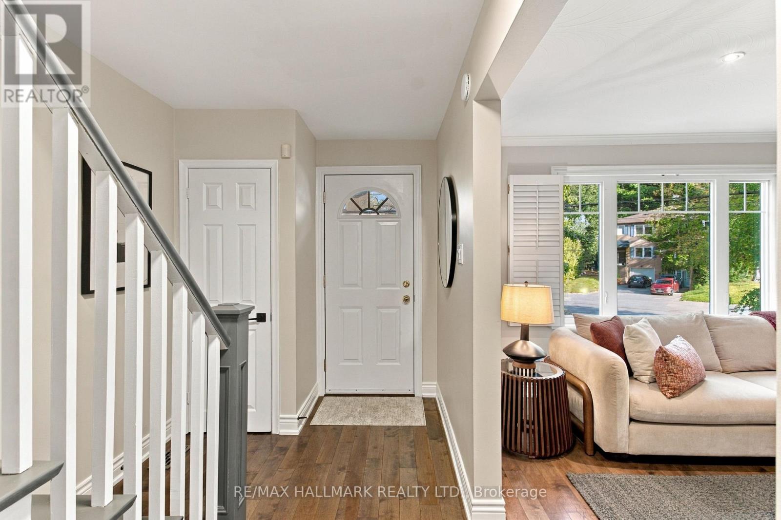 35 Love Crescent, Toronto, Ontario  M4E 1V6 - Photo 4 - E13822106