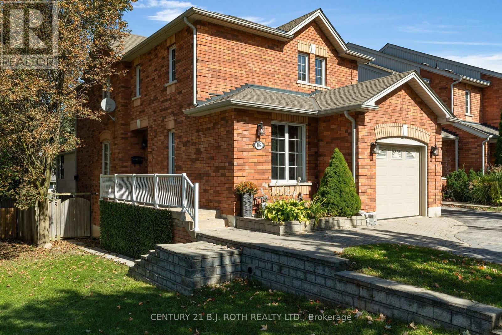 102 Holgate Street, Barrie (Allandale), Ontario  L4N 2T9 - Photo 2 - S13822094
