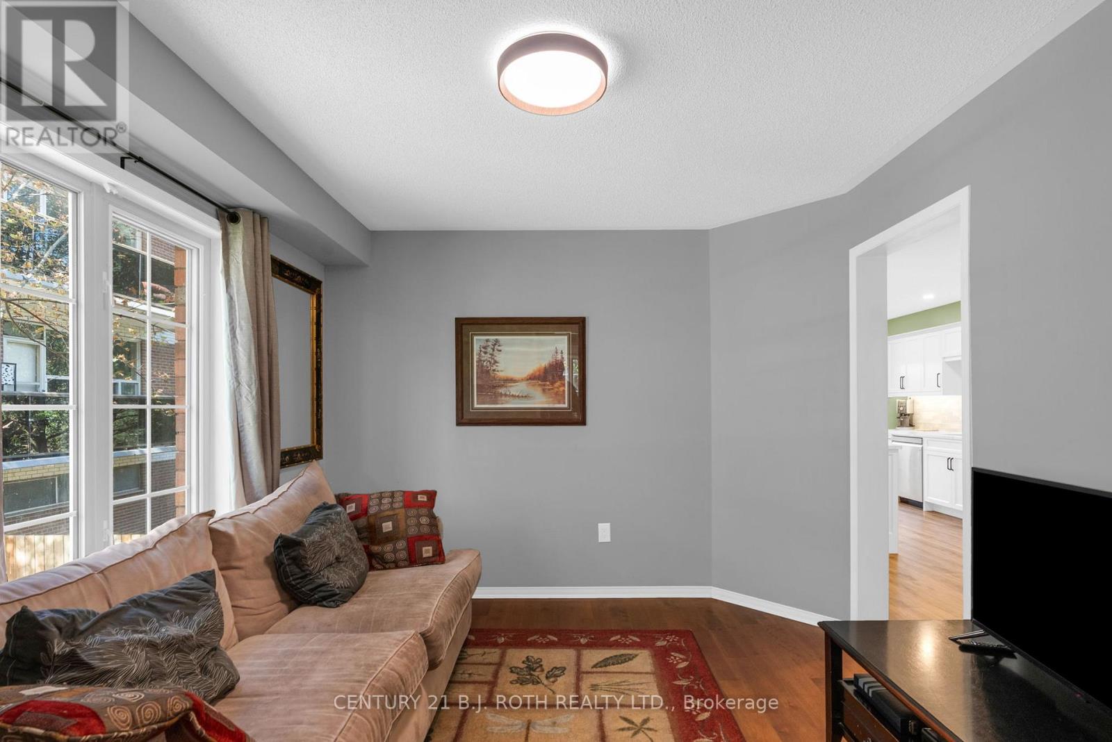102 Holgate Street, Barrie (Allandale), Ontario  L4N 2T9 - Photo 4 - S13822094