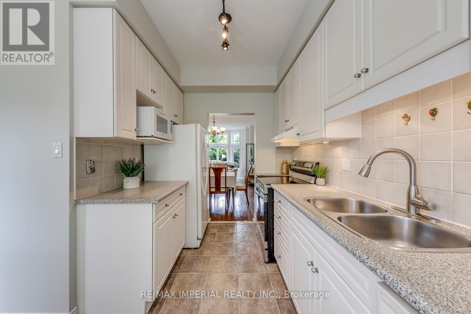 20 The Greenery, Oakville, Ontario  L6H 6J6 - Photo 17 - W13822038