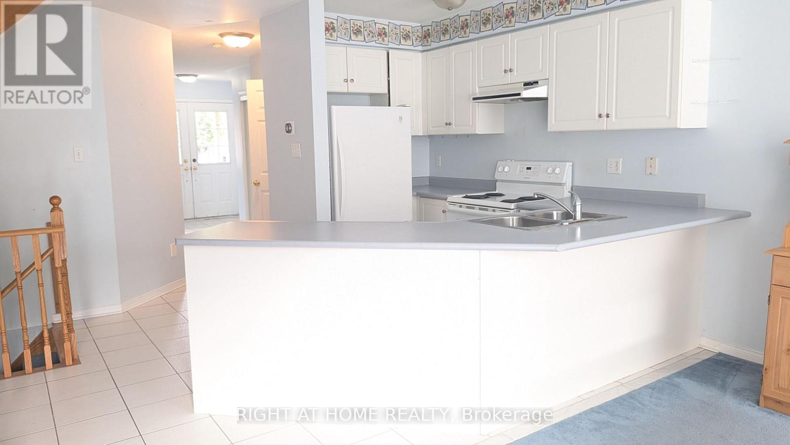 22 Harding Street, Halton Hills, Ontario  L7G 6B2 - Photo 4 - W13822084