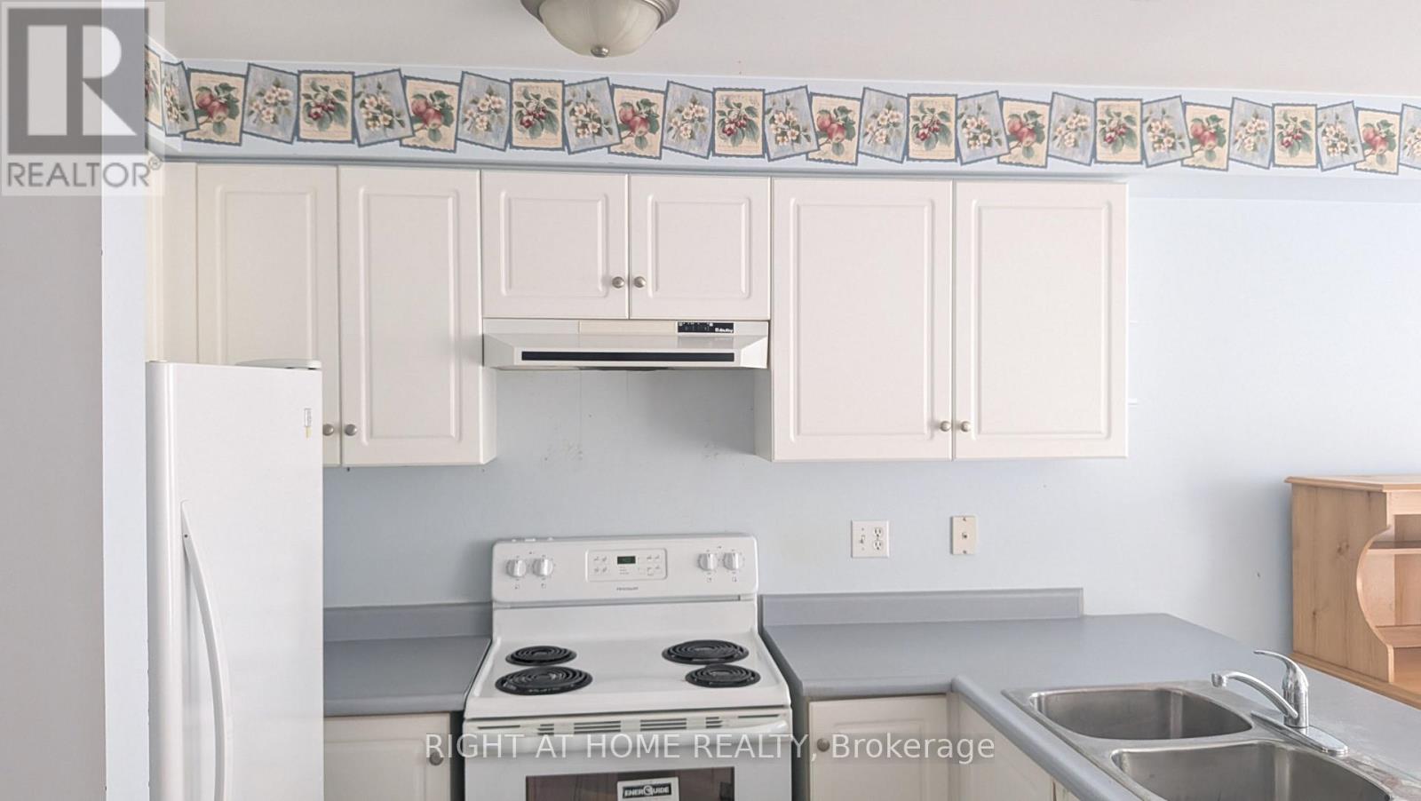 22 Harding Street, Halton Hills, Ontario  L7G 6B2 - Photo 5 - W13822084
