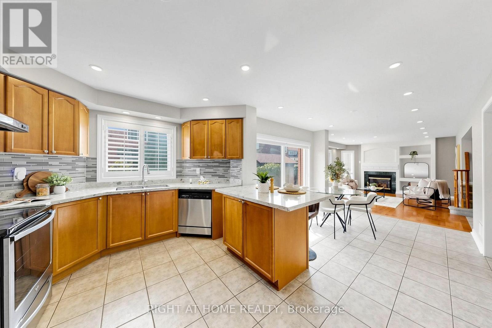 5 Mendoza Drive, Brampton (Fletcher's Meadow), Ontario  L7A 3M3 - Photo 15 - W13822114