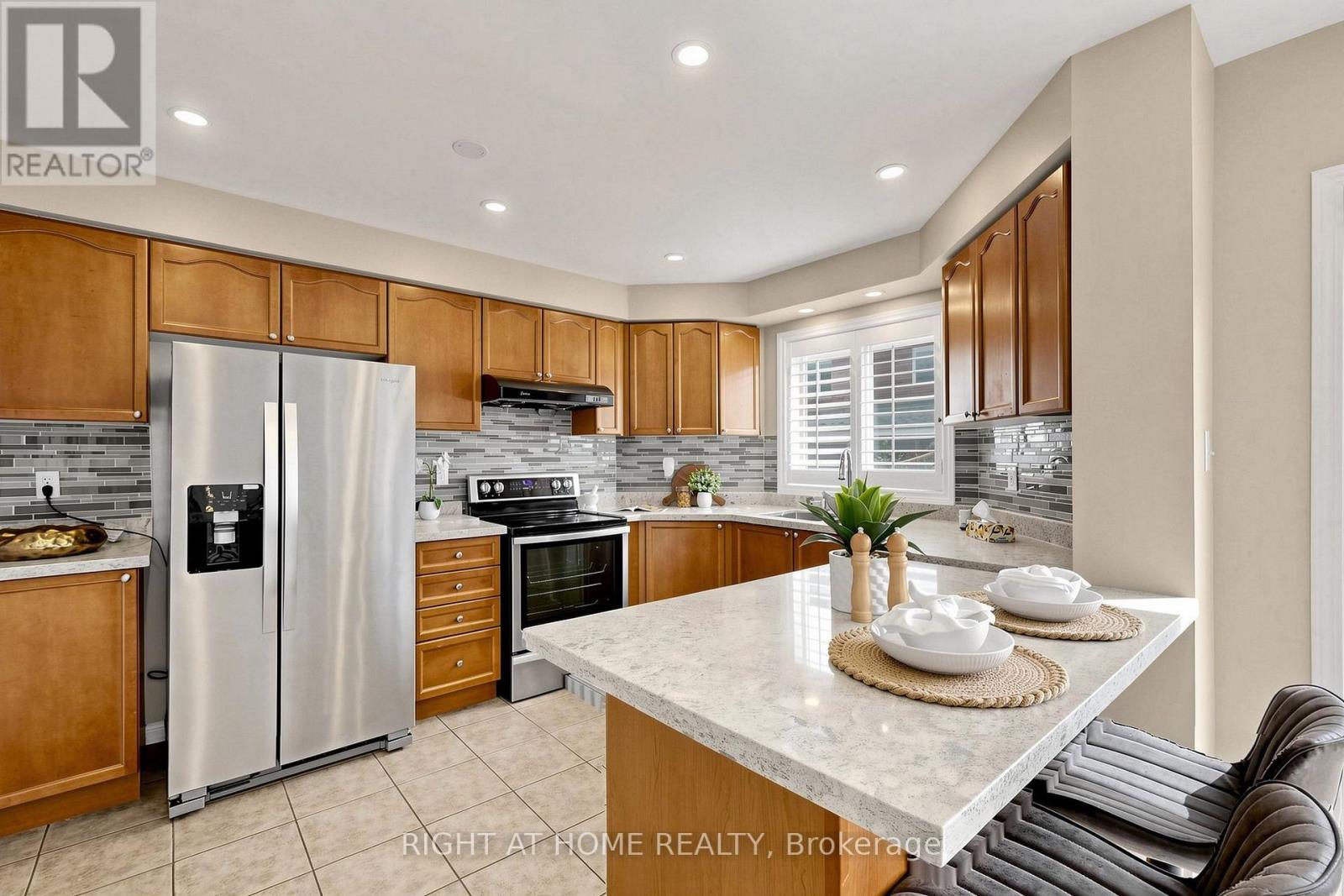 5 Mendoza Drive, Brampton (Fletcher's Meadow), Ontario  L7A 3M3 - Photo 17 - W13822114