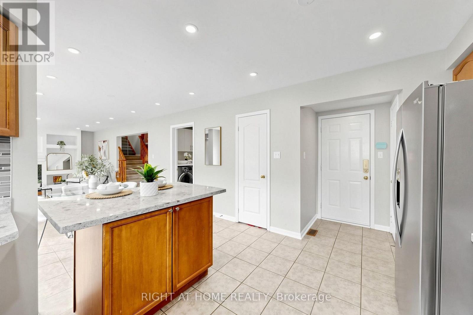 5 Mendoza Drive, Brampton (Fletcher's Meadow), Ontario  L7A 3M3 - Photo 19 - W13822114