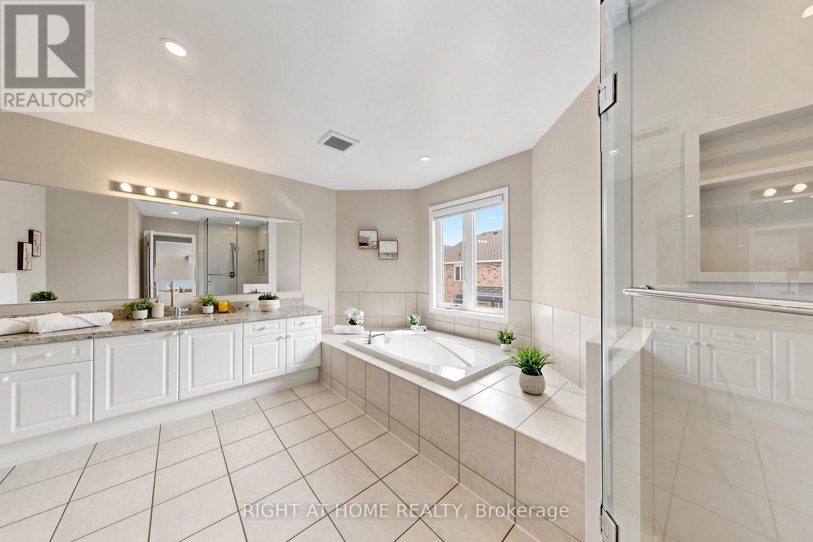 5 Mendoza Drive, Brampton (Fletcher's Meadow), Ontario  L7A 3M3 - Photo 27 - W13822114