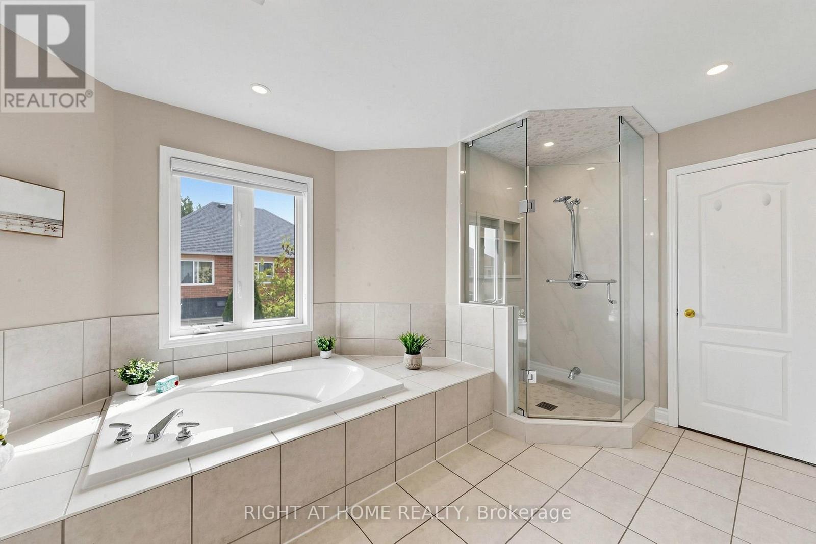 5 Mendoza Drive, Brampton (Fletcher's Meadow), Ontario  L7A 3M3 - Photo 28 - W13822114