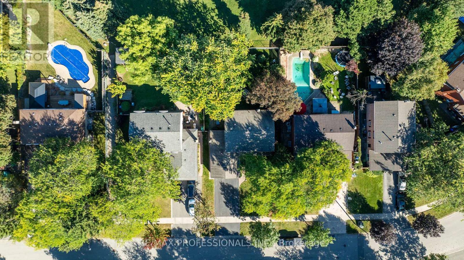 6888 Barrisdale Drive, Mississauga, Ontario  L5N 2H4 - Photo 3 - W13822118
