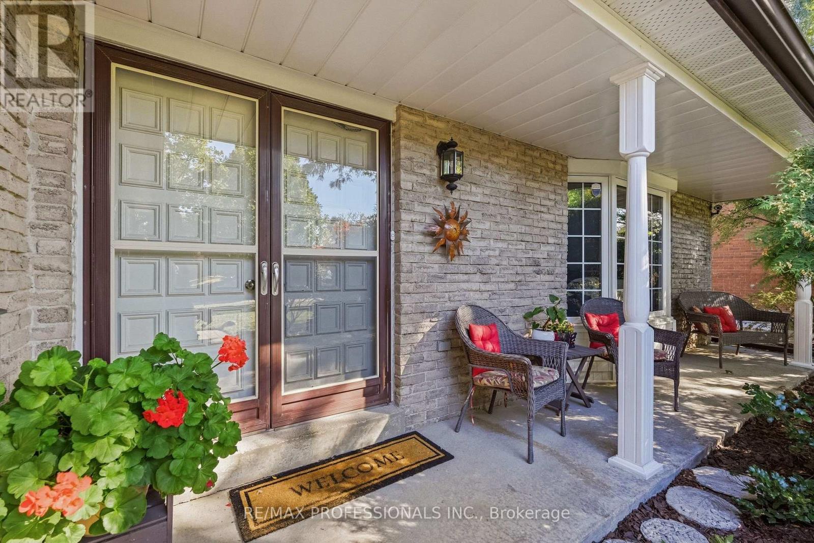 6888 Barrisdale Drive, Mississauga, Ontario  L5N 2H4 - Photo 6 - W13822118