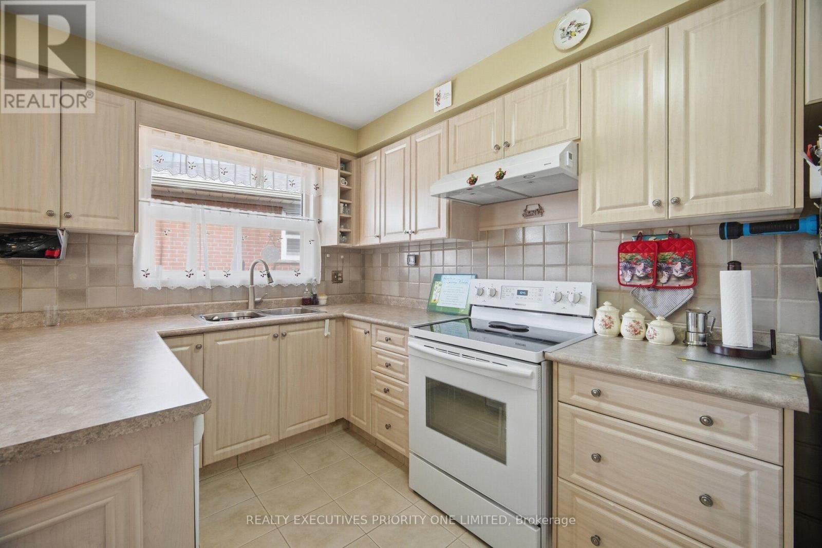 43 Elana Drive, Toronto, Ontario  M3N 2C1 - Photo 12 - W13822130