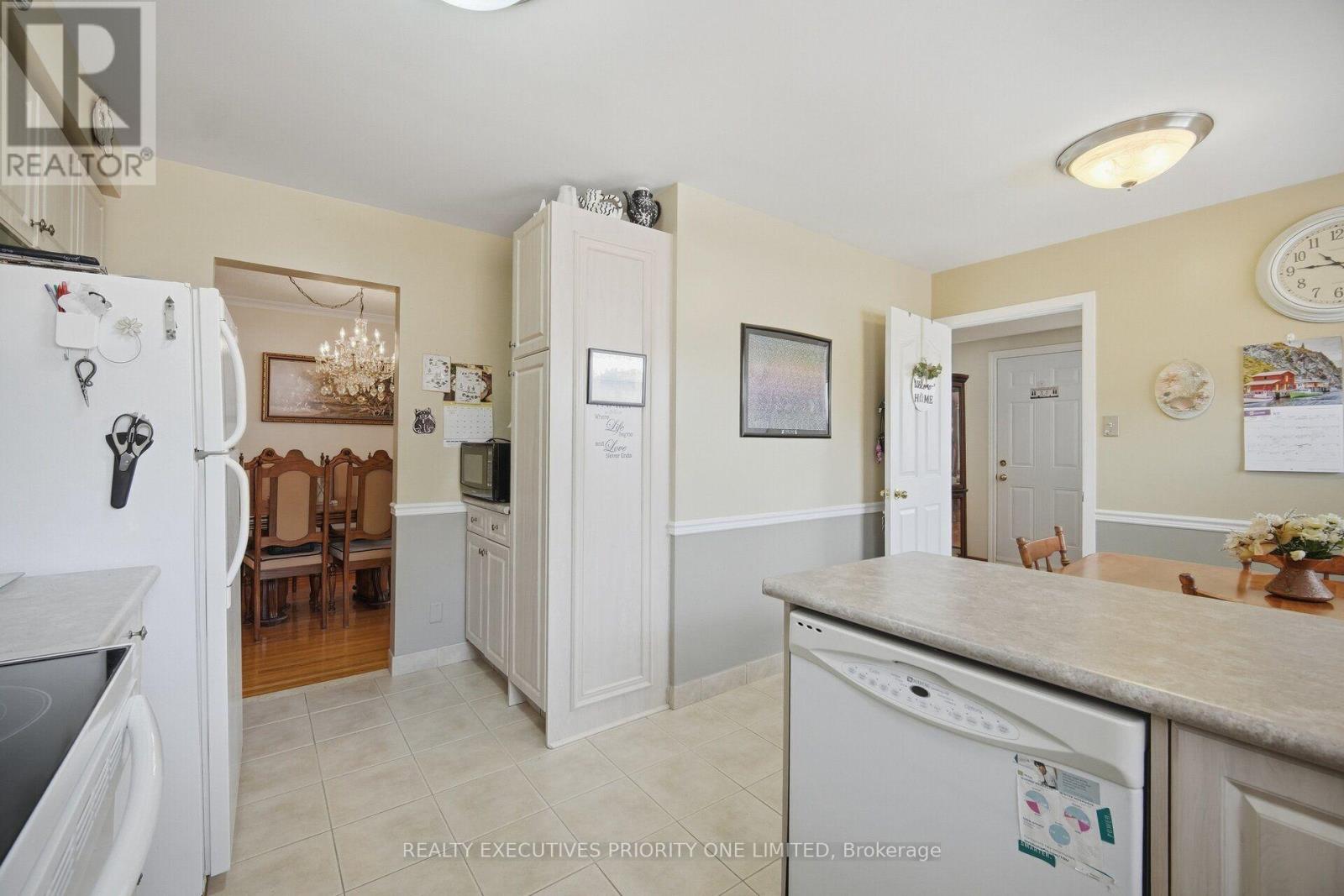 43 Elana Drive, Toronto, Ontario  M3N 2C1 - Photo 13 - W13822130